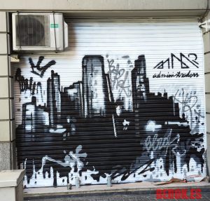 Graffitis Persiana Fincas Regius Ciudad 300x100000